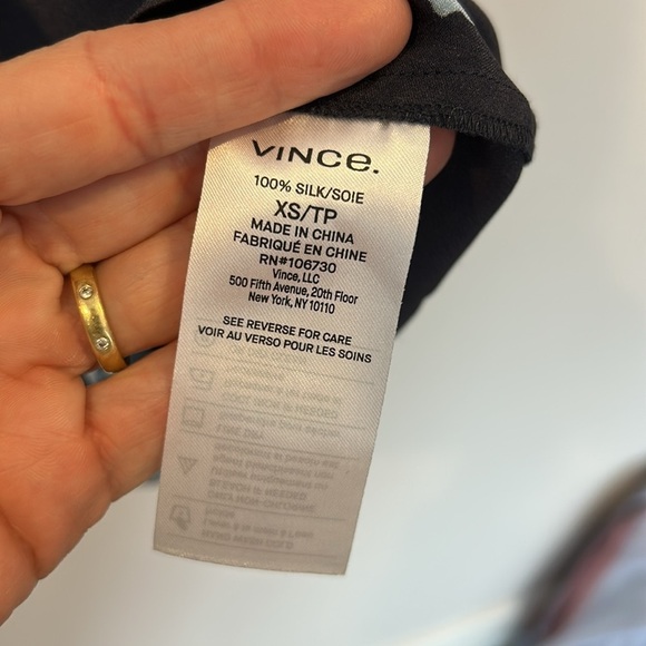 Vince Tapestry Floral Silk Popover Top Blue Black - Picture 8 of 13